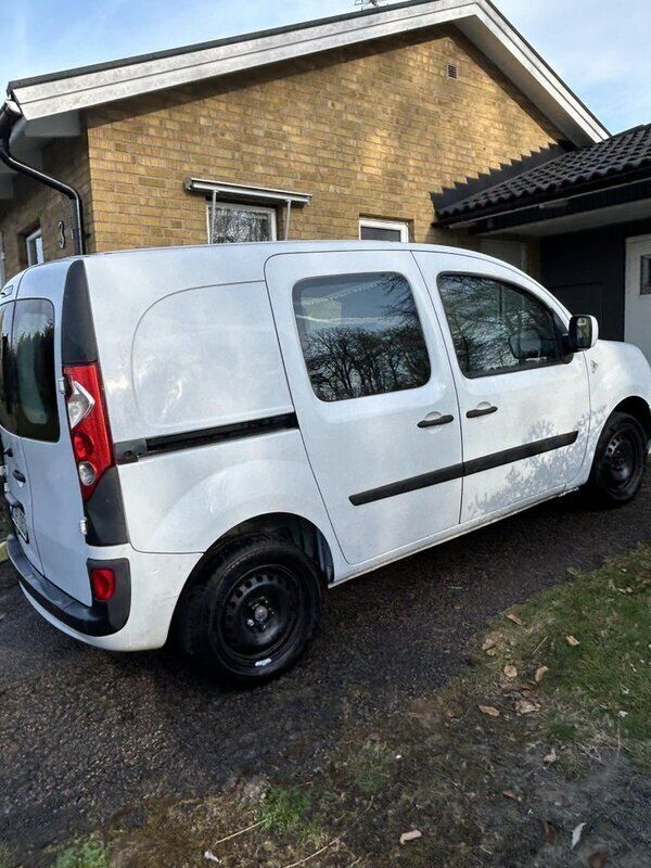 Vit Begagnad 2012 Renault Kangoo Minibuss | 37 000 kr (Marknadspris) - Bild 1/4