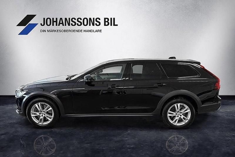 Begagnad Volvo V90 CC Momentum 190 HK (139 kW) 2020 Svart Kombi