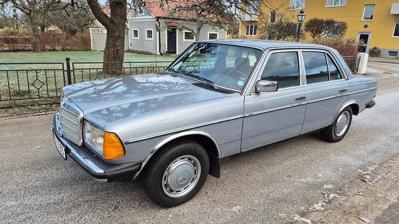 Begagnad 1984 Mercedes 300 Sedan | 48 500 kr - Bild 1/4