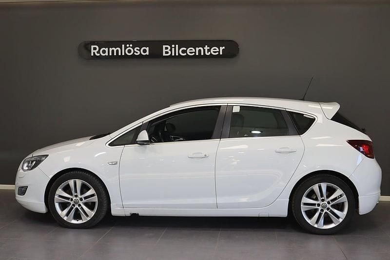 Vit Begagnad 2010 Opel Astra Enjoy Halvkombi | 49 900 kr (Marknadspris) - Bild 1/4