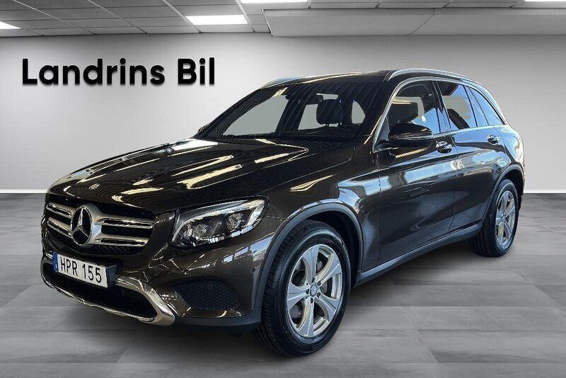 Mörkbrun Begagnad 2016 Mercedes GLC250 Exclusive SUV | 239 900 kr (Marknadspris) - Bild 1/4