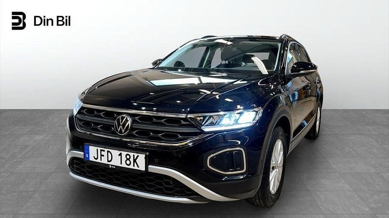 Svart Begagnad 2022 VW T-Roc Life SUV | 229 900 kr (Marknadspris) - Bild 1/4