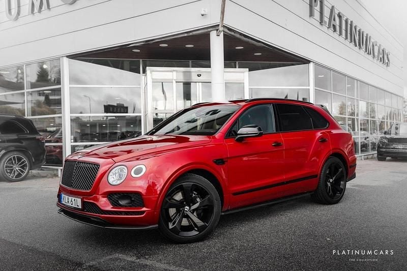 Röd Begagnad 2017 Bentley Bentayga Mulliner SUV | 998 000 kr - Bild 1/4