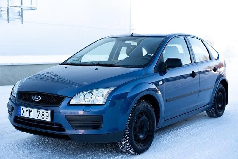 Begagnad Ford Focus 125 HK (91 kW) 2006 Blå Halvkombi