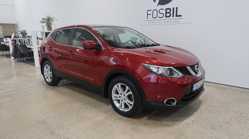 Röd Begagnad 2017 Nissan Qashqai SUV | 109 900 kr (Marknadspris) - Bild 1/4
