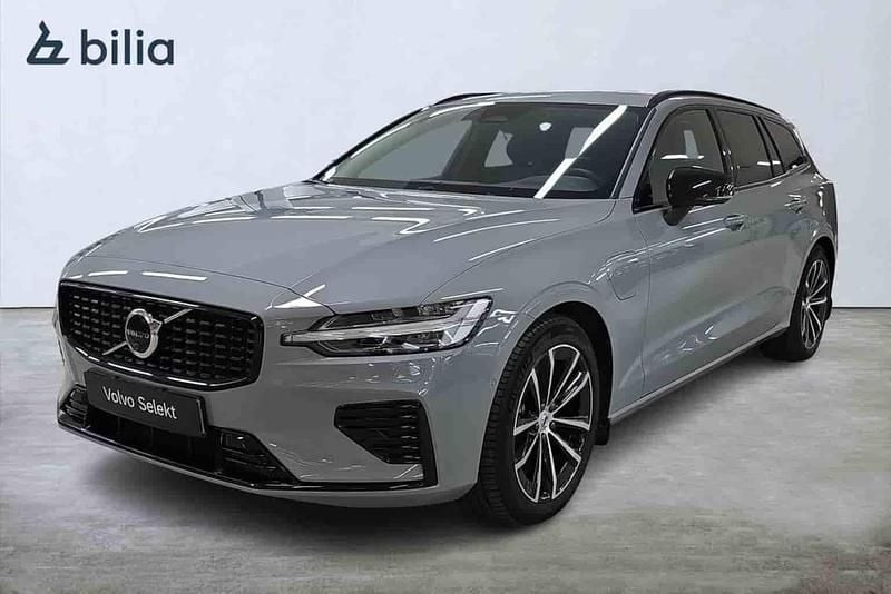 Grå Begagnad 2025 Volvo V60 Plus Kombi | 489 000 kr (Marknadspris) - Bild 1/1