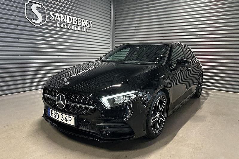 Svart Begagnad 2019 Mercedes A180 AMG Halvkombi | 217 500 kr (Marknadspris) - Bild 1/4
