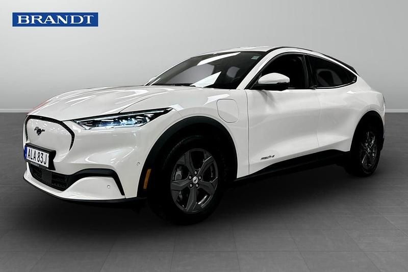 Vit Begagnad 2021 Ford Mustang Mach-E Standard Range SUV | 329 900 kr (Marknadspris) - Bild 1/4