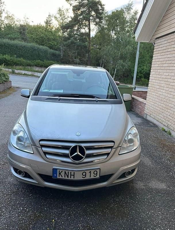 Begagnad 2010 Mercedes B180 Minibuss | 50 000 kr - Bild 1/4