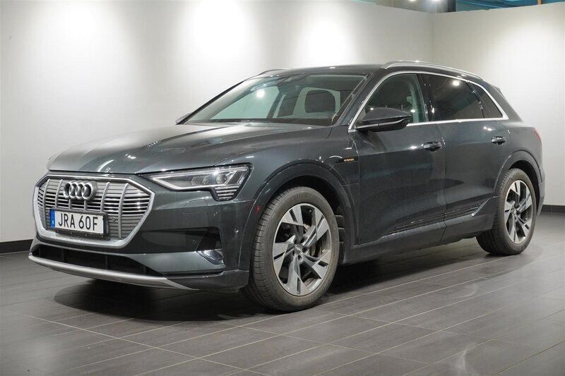 Grå Begagnad 2020 Audi e-tron Proline SUV | 324 800 kr (Superpris) - Bild 1/4