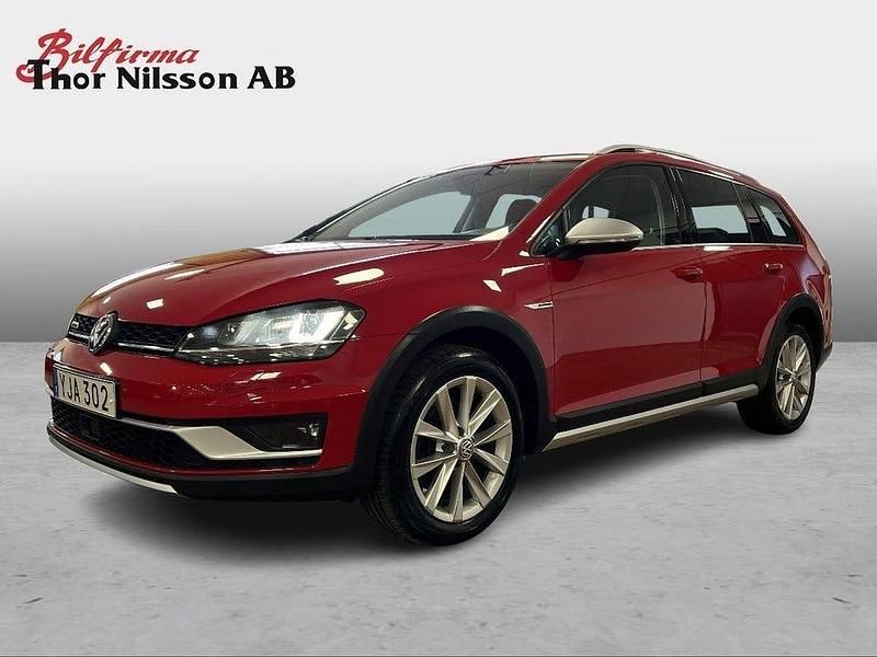Röd Begagnad 2016 VW Golf Alltrack Kombi | 184 500 kr (Marknadspris) - Bild 1/4