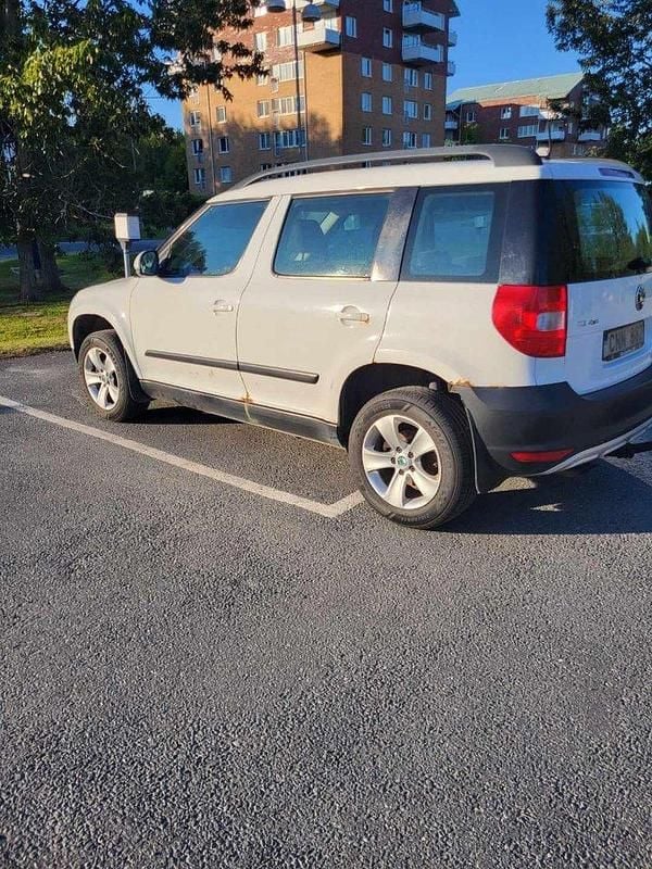 Vit Begagnad 2013 Skoda Yeti Ambition SUV | 32 000 kr (Marknadspris) - Bild 1/4