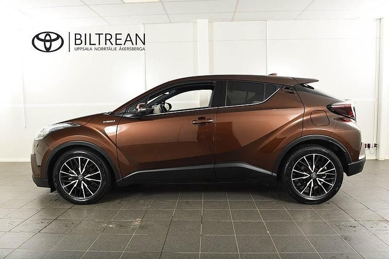 Begagnad Toyota C-HR Executive 122 HK (89 kW) 2017 Brun SUV