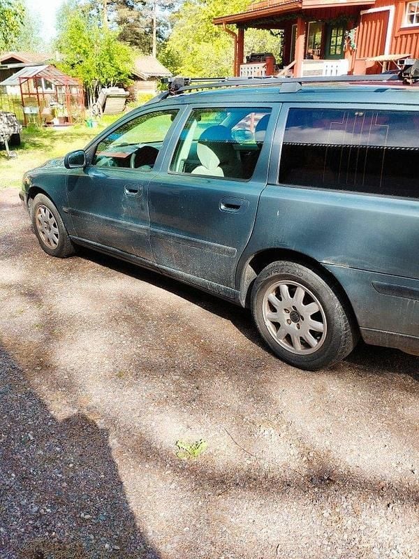 Grön Begagnad 2001 Volvo V70 Kombi | 6 900 kr (Superpris) - Bild 1/4