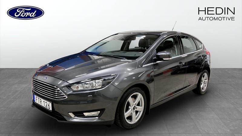 Begagnad Ford Focus Titanium 125 HK (91 kW) 2015 Grå Halvkombi