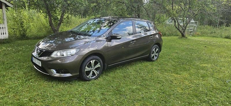 Brun Begagnad 2015 Nissan Pulsar Halvkombi | 80 000 kr (Bra pris) - Bild 1/4