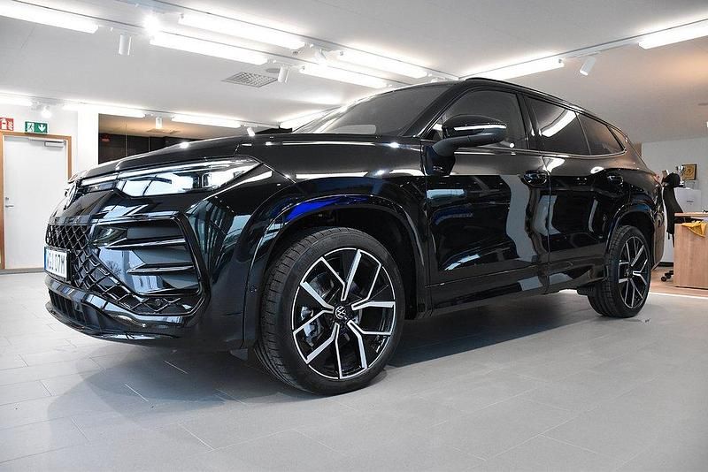 Svart Ny 2025 VW Tayron R-line Edition SUV | 707 500 kr (Marknadspris) - Bild 1/3