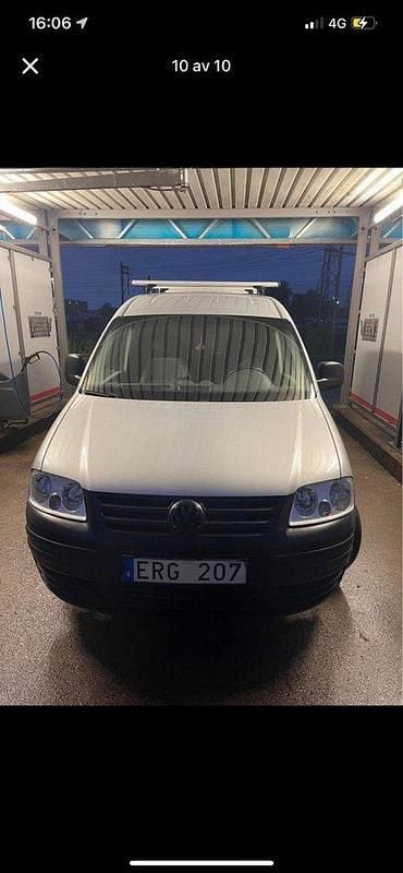 Silver Begagnad 2010 VW Caddy Maxi Minibuss | 69 900 kr (Marknadspris) - Bild 1/4