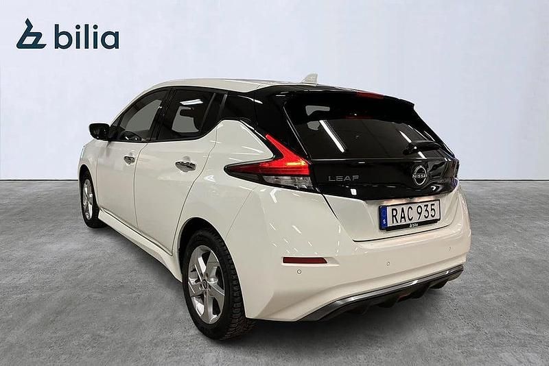 Begagnad Nissan Leaf 360º 111 kW (151 HK) 2023 Vit Halvkombi