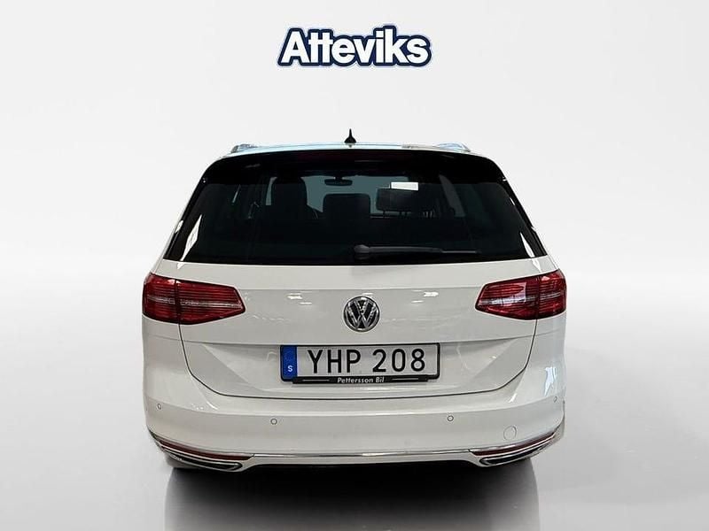 Begagnad VW Passat R-line 190 HK (139 kW) 2016 Vit Kombi
