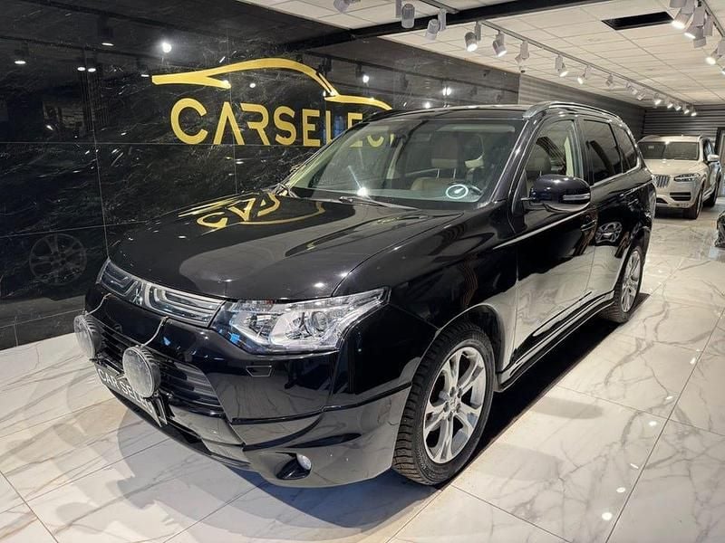 Svart Begagnad 2013 Mitsubishi Outlander SUV | 89 000 kr (Bra pris) - Bild 1/4