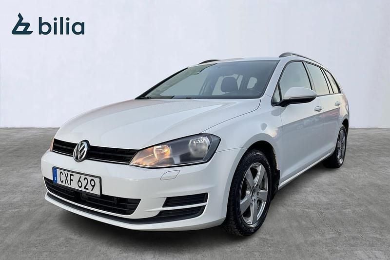 Vit Begagnad 2015 VW Golf VII Kombi | 114 900 kr (Marknadspris) - Bild 1/4