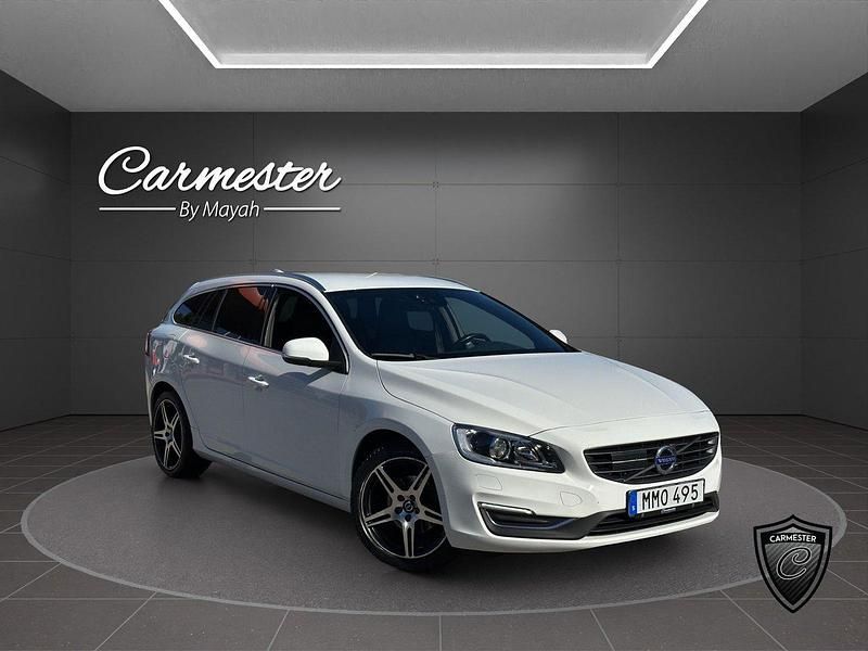 Vit Begagnad 2017 Volvo V60 Summum Kombi | 159 990 kr (Marknadspris) - Bild 1/4