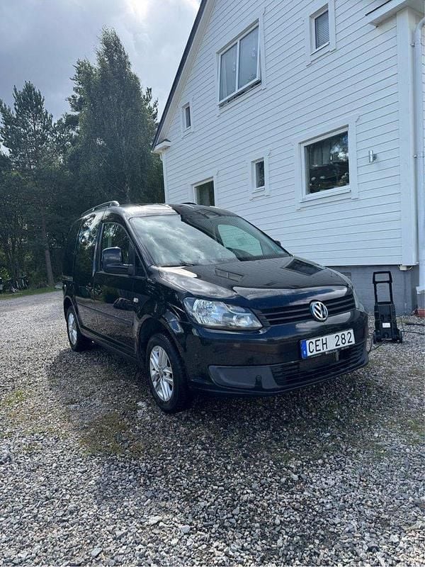 Svart Begagnad 2012 VW Caddy Minibuss | 55 000 kr (Marknadspris) - Bild 1/4