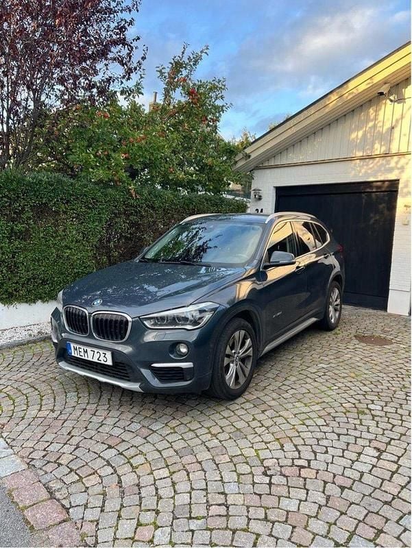Grå Begagnad 2018 BMW X1 xLine SUV | 199 000 kr (Bra pris) - Bild 1/3