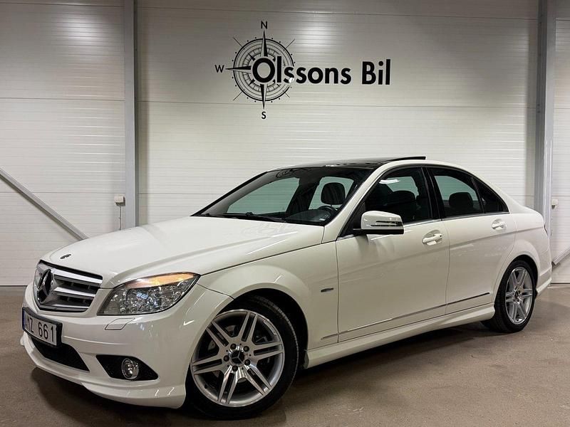 Vit Begagnad 2010 Mercedes C200 AMG Sedan | 89 900 kr (Marknadspris) - Bild 1/4