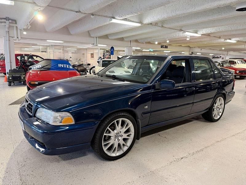 Mörkblå (blåmetallic) Begagnad 2000 Volvo S70 Sedan | 39 900 kr (Marknadspris) - Bild 1/4