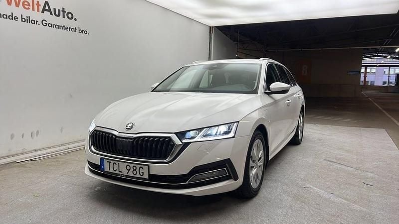 Begagnad Skoda Octavia Style 150 HK (110 kW) 2024 Candy white Kombi