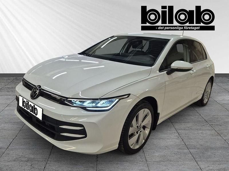 Vit Begagnad 2024 VW Golf VIII Life Kombi | 299 000 kr (Marknadspris) - Bild 1/4