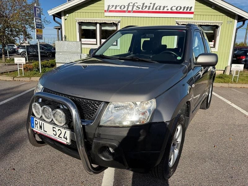 Grå Begagnad 2006 Suzuki Grand Vitara SUV | 64 900 kr (Bra pris) - Bild 1/4