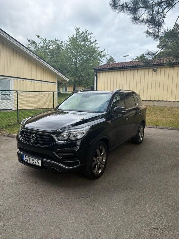Svart Begagnad 2018 Ssangyong Rexton SUV | 250 000 kr - Bild 1/4