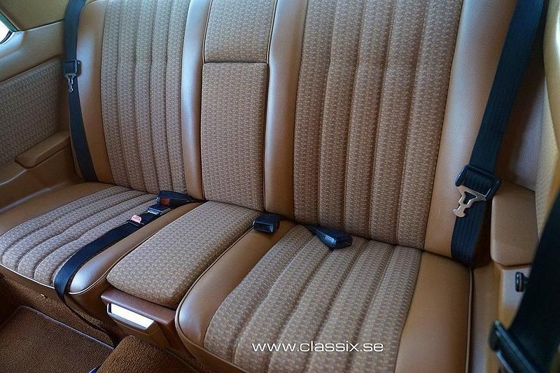 Begagnad Mercedes 280 156 HK (114 kW) 1977 Grön Sportkupé