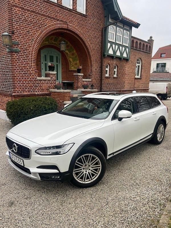Vitmetallic Begagnad 2018 Volvo V90 CC Kombi | 195 000 kr (Marknadspris) - Bild 1/4