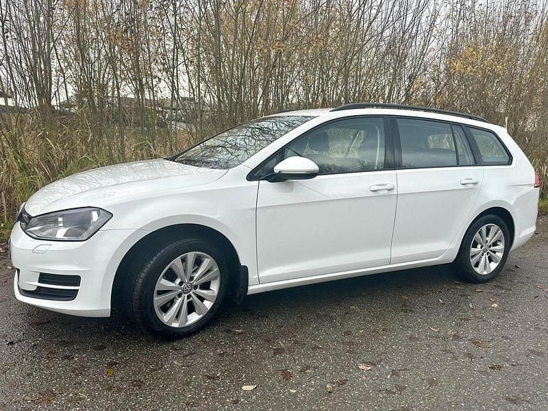 Vit Begagnad 2016 VW Golf VII Kombi | 115 000 kr (Lite dyr) - Bild 1/4