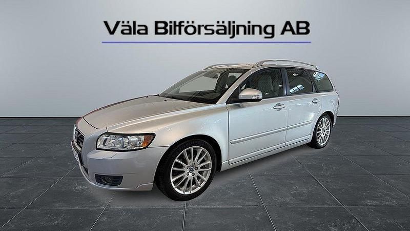 Ljusgrå (grå) Begagnad 2009 Volvo V50 Summum Kombi | 64 900 kr (Marknadspris) - Bild 1/4
