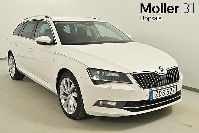 Vit Begagnad 2019 Skoda Superb Kombi | 219 900 kr (Marknadspris) - Bild 1/4