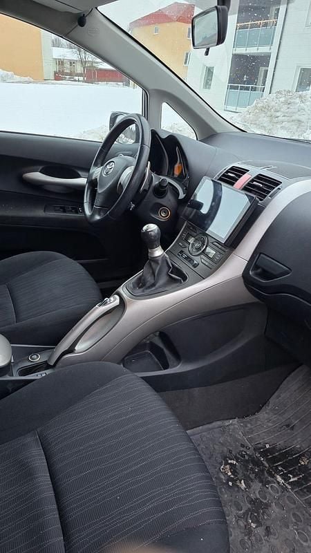 Begagnad Toyota Auris 124 HK (91 kW) 2008 Halvkombi