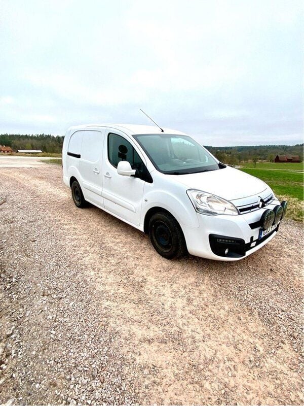Vit Begagnad 2015 Citroën Berlingo Minibuss | 49 000 kr (Marknadspris) - Bild 1/4