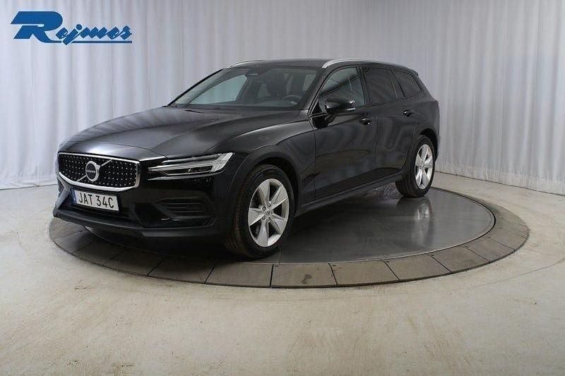 Begagnad Volvo V60 CC Core 250 HK (183 kW) 2024 Onyx svart metallic Kombi