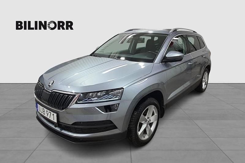 Grå Begagnad 2019 Skoda Karoq SUV | 239 900 kr (Marknadspris) - Bild 1/4