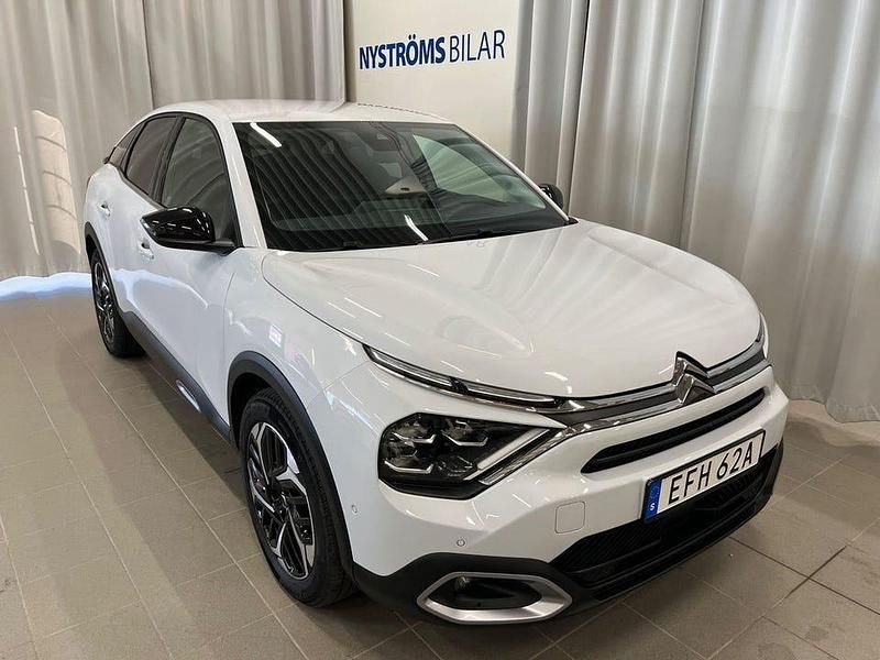 Vit Begagnad 2024 Citroën C4 PureTech Halvkombi | 214 800 kr (Marknadspris) - Bild 1/4