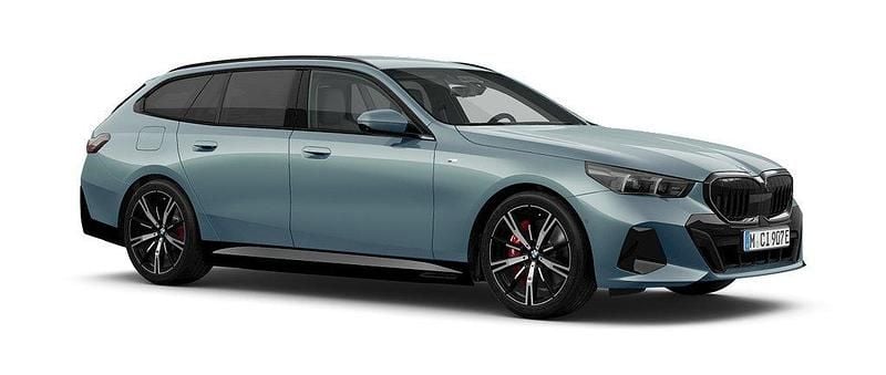 Grön Ny 2025 BMW 530e Comfort Edition Kombi | 797 000 kr (Lite dyr) - Bild 1/4
