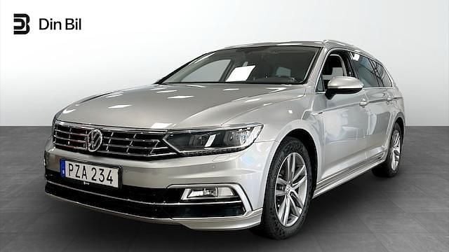 Grå Begagnad 2016 VW Passat Highline Kombi | 209 000 kr (Marknadspris) - Bild 1/4