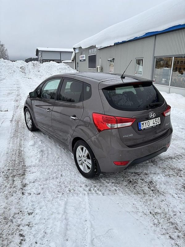 Begagnad Hyundai ix20 125 HK (91 kW) 2012 Ljusbrun Halvkombi