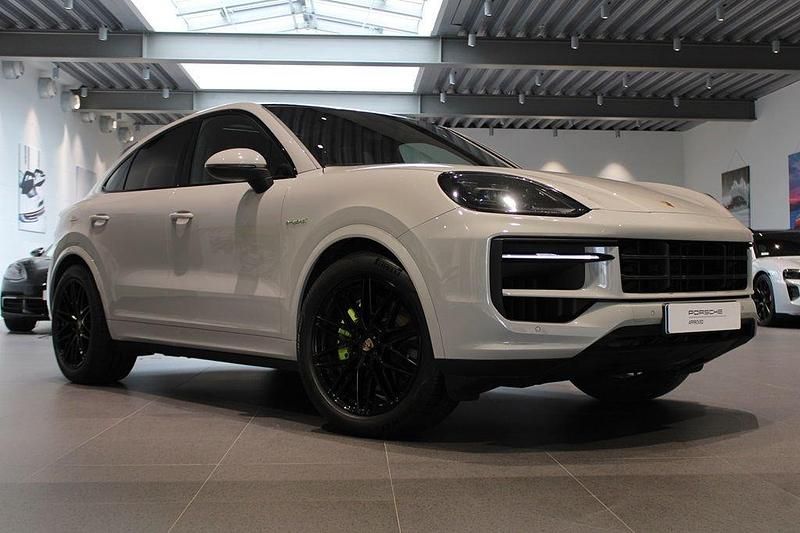 Grå Begagnad 2023 Porsche Cayenne SUV | 1 245 000 kr (Dyr) - Bild 1/4