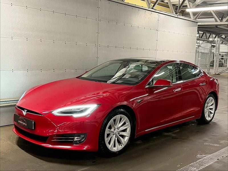 Röd Begagnad 2018 Tesla Model S Halvkombi | 269 900 kr (Marknadspris) - Bild 1/4
